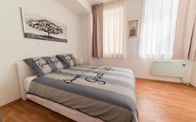 Center Of Zagreb F12 Apartments